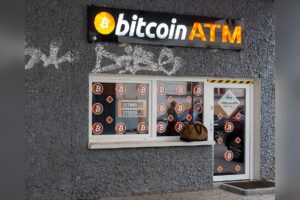 Bitcoin drops below $81,000 as US wallet moves and Iran strike fears spark $489M in liquidations