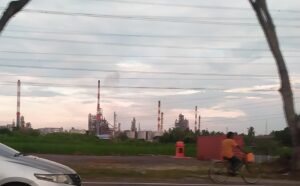U.S.-Ukraine Intelligence Sharing at Risk Over Russian Oil Refinery Attacks: Implications Explored